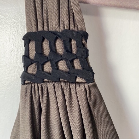 BCBGMaxAzria Green V-Neck Sleeveless Midi Dress - Picture 3 of 10